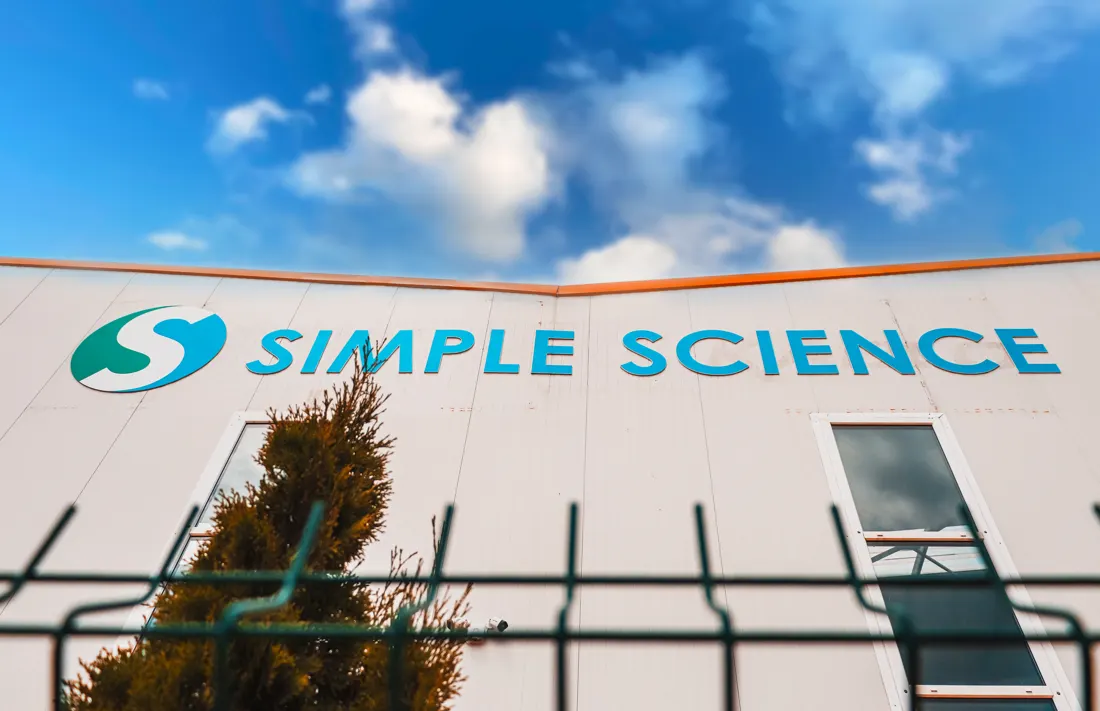 Simple Science tesis cephesi ve logosu